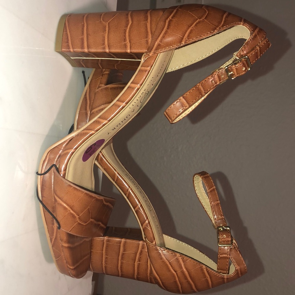 NEW Chinese Laundry Reptile Heels